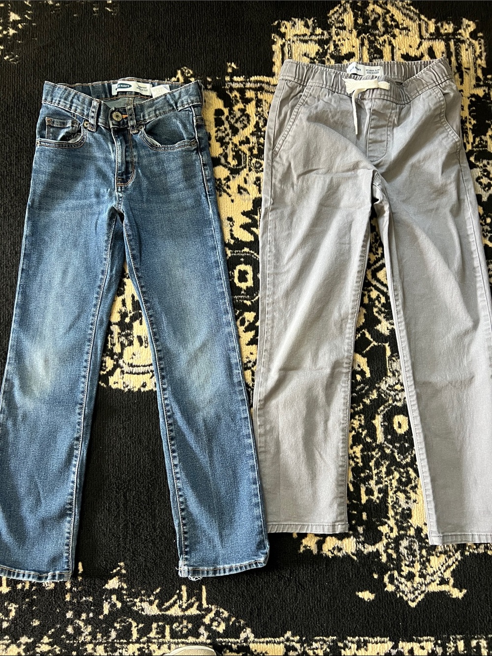 Boys 2 pc Old Navy pants bundle. M (8)